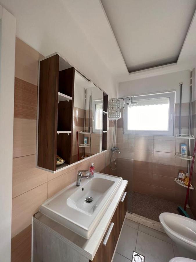 Soleil Apartment With Sunbed & Umbrella Vlore Luaran gambar