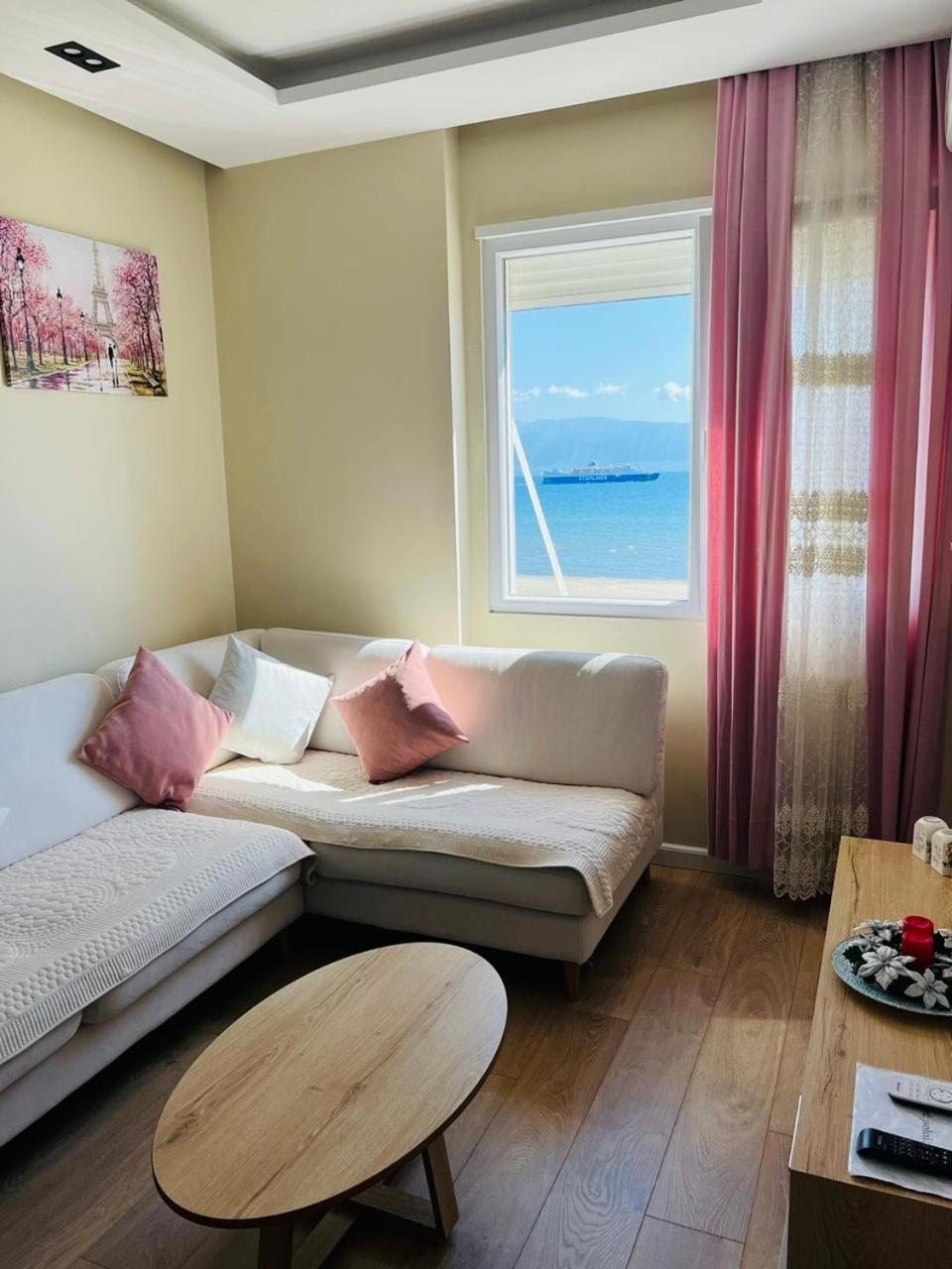 Soleil Apartment With Sunbed & Umbrella Vlore Luaran gambar